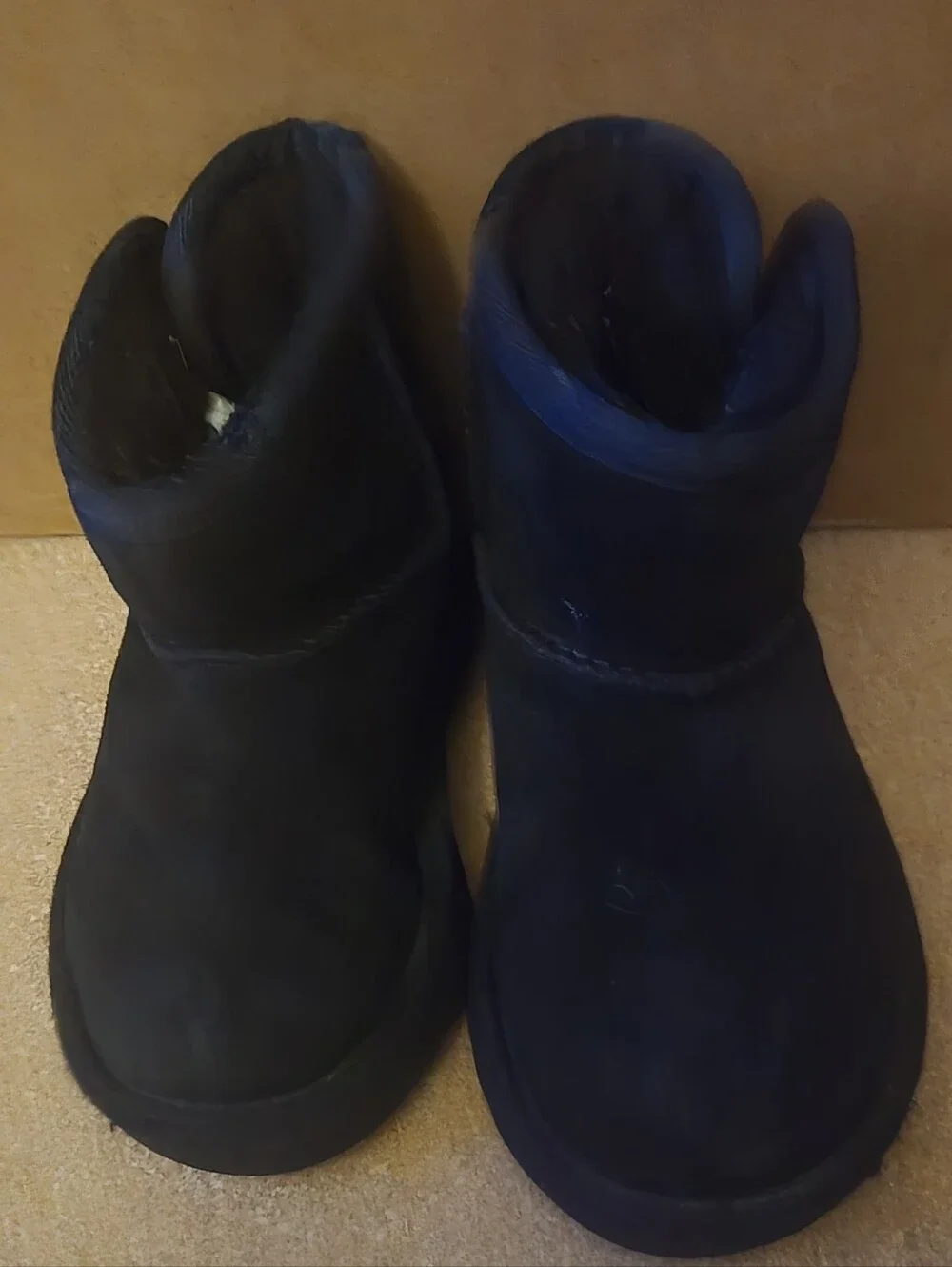 UGG Kids Classic Short Boot - Black Suede Size 7